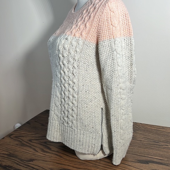 Banana Republic Sweater - Great Condition - Picture 4 of 6